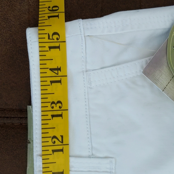 NEW Sonoma Mid-Rise Original Fit Slimming Mid-Rise Bermuda Shorts 4 White - Picture 12 of 14